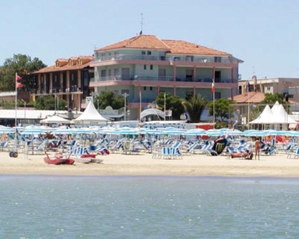 רימיני Albergo Villa Mauri מראה חיצוני תמונה